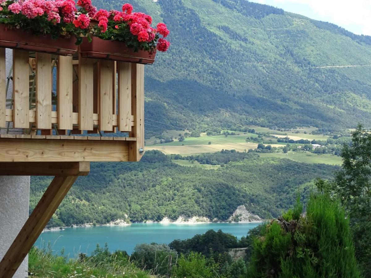 Gite De Charme : La Grange Au Lac Azur Treffort  Exterior photo